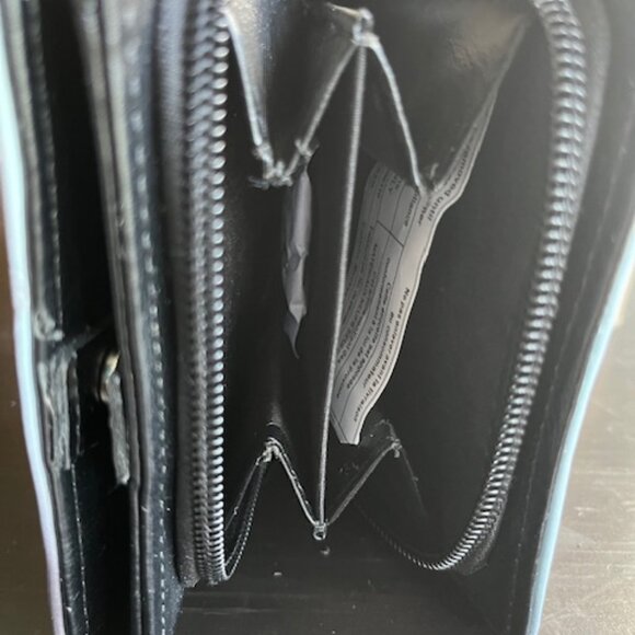 CEDAR Paddle small zipper wallet. - Picture 3 of 4